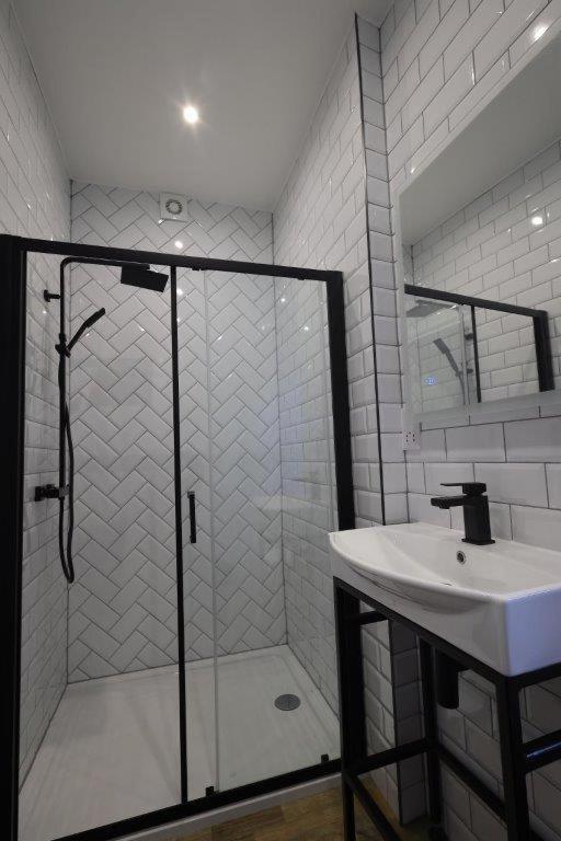 Red Lion Apartment *
